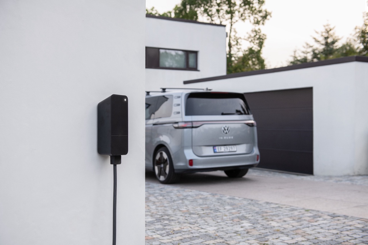 Vi installerar Aminas laddboxar för elbilar