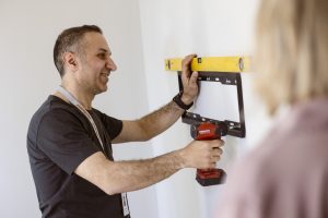 fixare-satter-upp-tv-vaggfaste