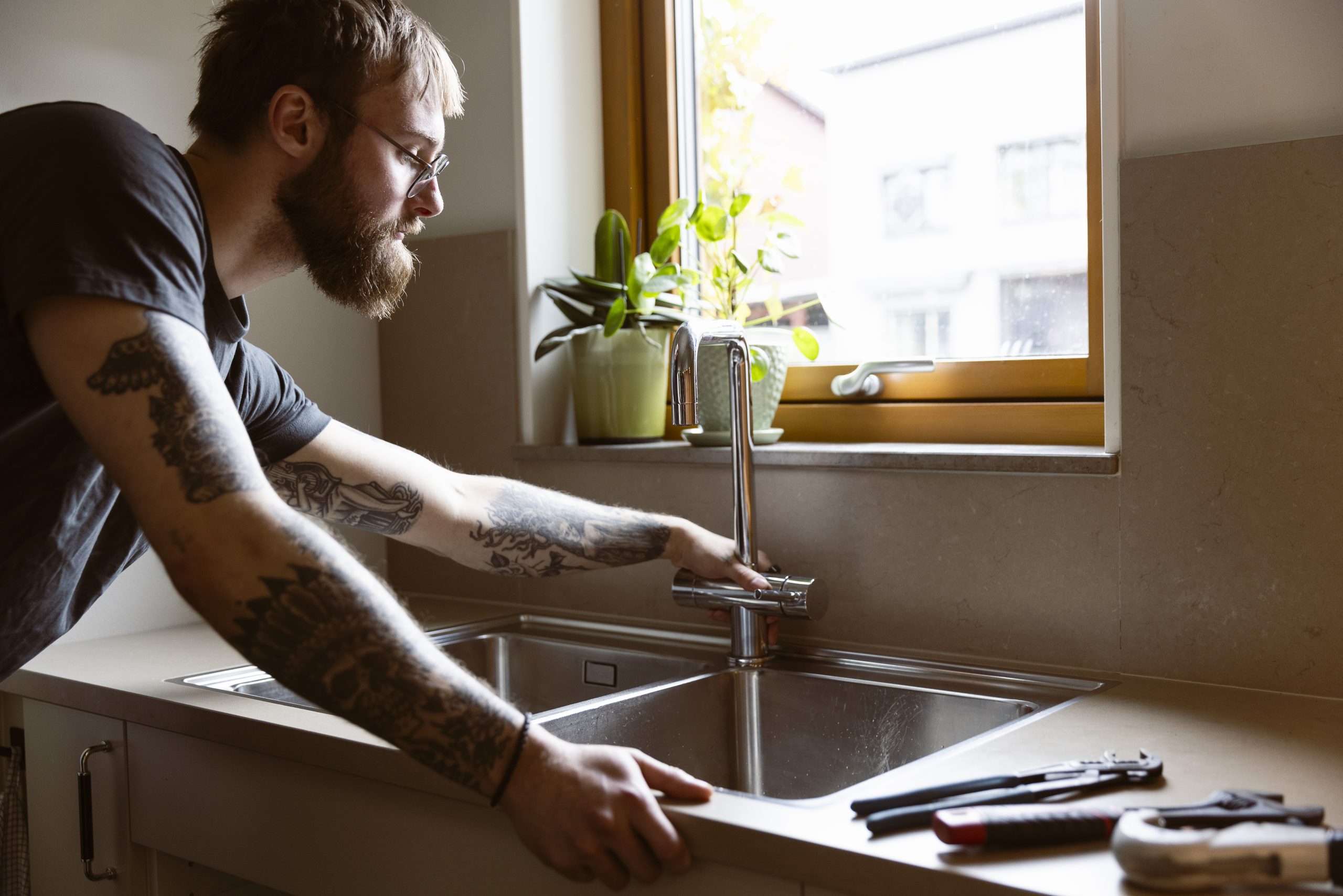 fixare-byter-blandare-i-ett-kok